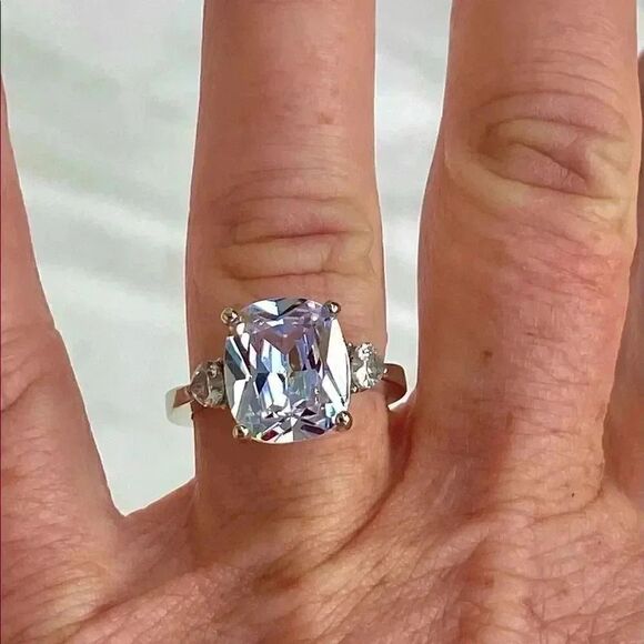 Amazing Woman’s White Sapphire Engagement Ring - Picture 4 of 6